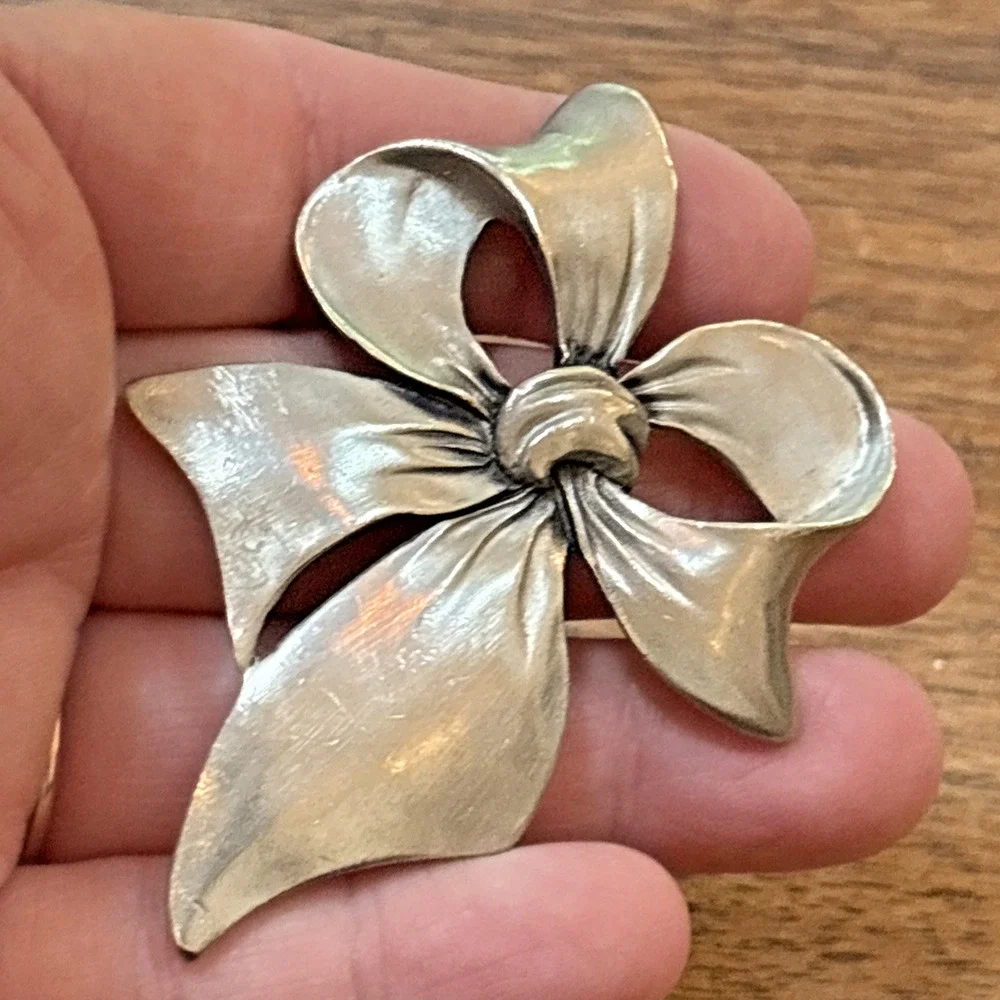 Vintage Seagull Canada Pewter Bow Brooch signed c1988 large silvertone metal pin